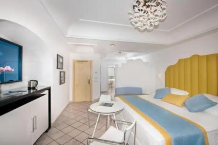 Eden Roc Suites - 348