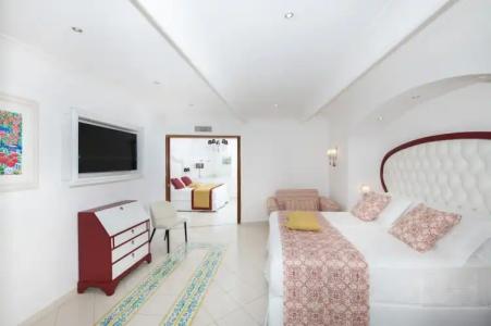 Eden Roc Suites - 417