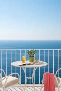 Grand Tritone - 37