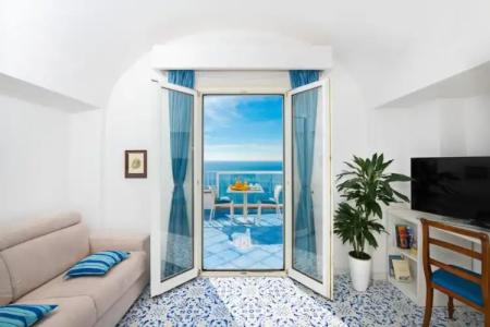 Grand Tritone - 66