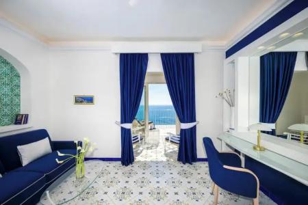 Grand Tritone - 82