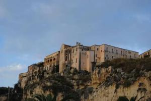 Hotel Damanse, Ricadi