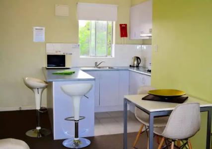 Birches Serviced Apartments - 18