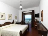 Standard Triple room with sea view