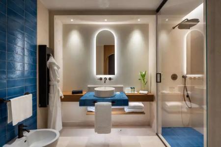 Carlton International - 8