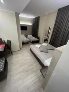 Dynasty Suites Downtown Apartments - 44