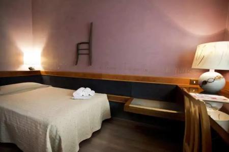 Dynasty Suites Downtown Apartments - 34