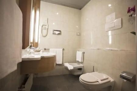 Dynasty Suites Downtown Apartments - 20