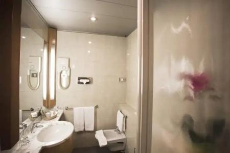 Dynasty Suites Downtown Apartments - 37