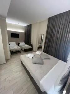 Dynasty Suites Downtown Apartments - 45