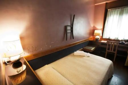 Dynasty Suites Downtown Apartments - 13