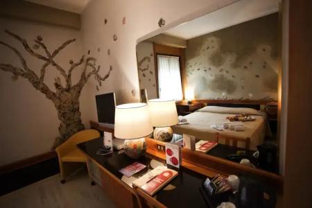 Dynasty Suites Downtown Apartments - 11