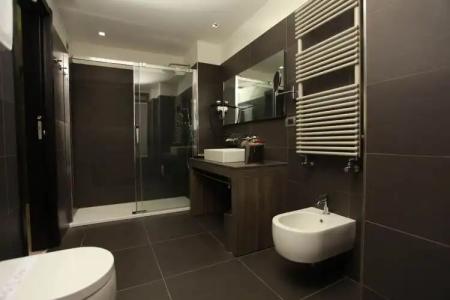 Dynasty Suites Downtown Apartments - 21