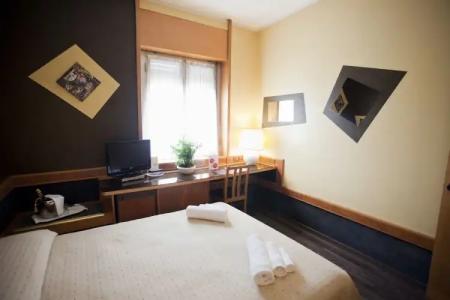 Dynasty Suites Downtown Apartments - 35