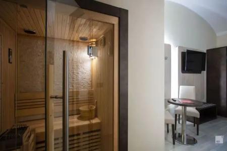 Dynasty Suites Downtown Apartments - 65