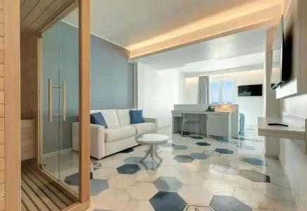 Lloyd's Baia - 73