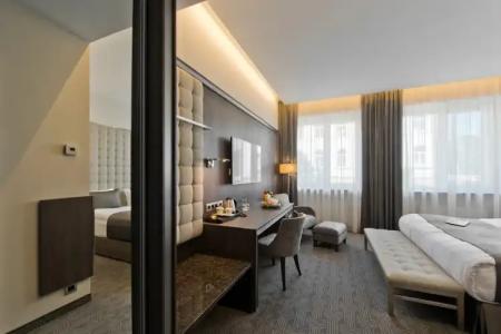 Congress Avenue - 72