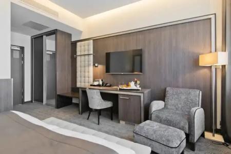 Congress Avenue - 67