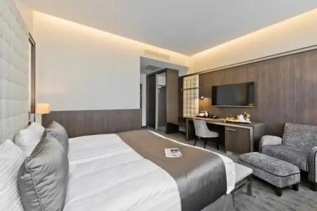 Congress Avenue - 76