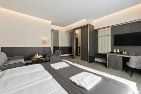 Congress Avenue - 82