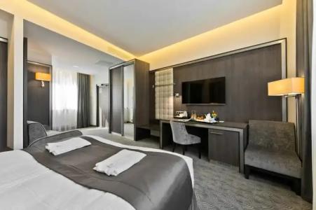 Congress Avenue - 111