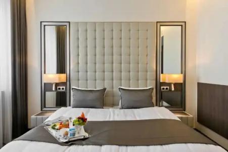 Congress Avenue - 73