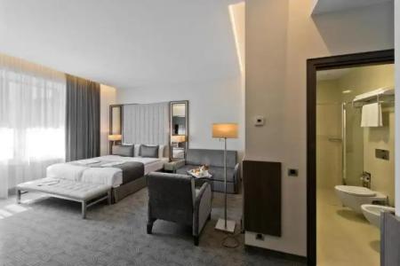 Congress Avenue - 84