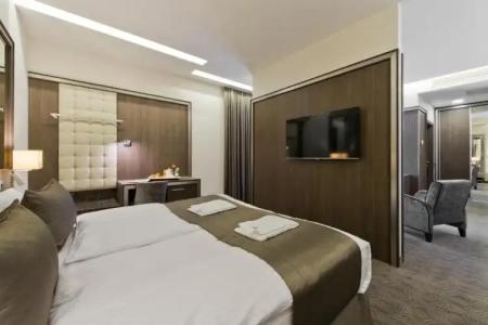 Congress Avenue - 86