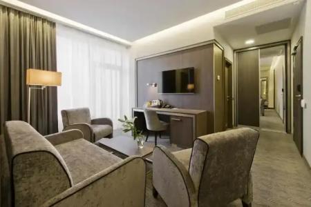 Congress Avenue - 90