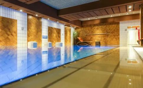 Le Royals & Resorts - 1