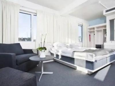 Thon Gyldenløve - 42