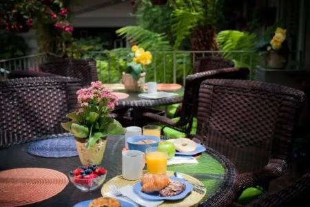 Carmel Country Inn - 9