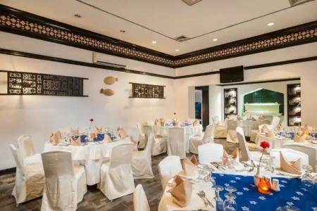 Tulip Inn Downtown Muscat - 17