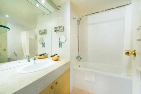 Tulip Inn Downtown Muscat - 29