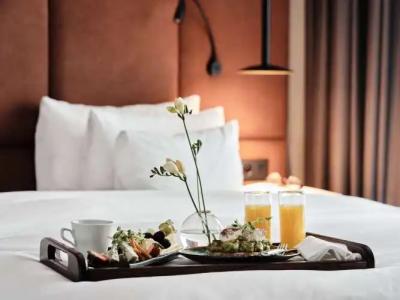 Radisson Collection, - 8