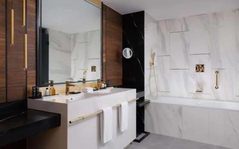 Radisson Collection, - 118