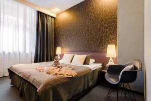 Bratiya Karamazovy Hotel (Karamazov Brothers Hotel)