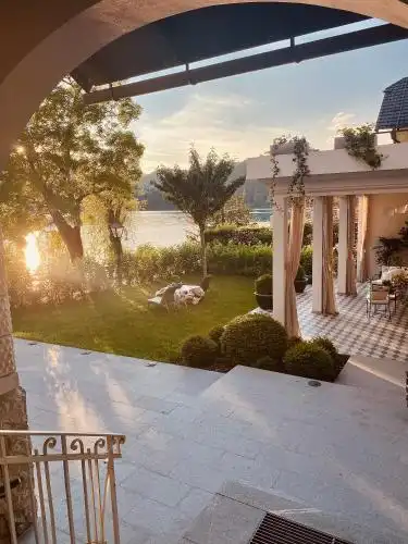 Adora Luxury - 16