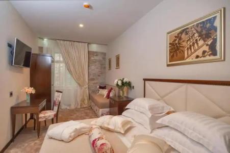 Heritage Antique - 9