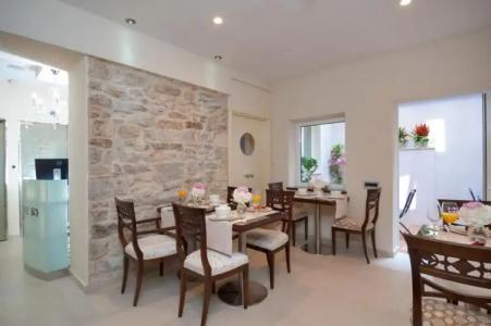 Heritage Antique - 19