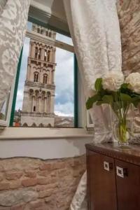 Heritage Antique - 12