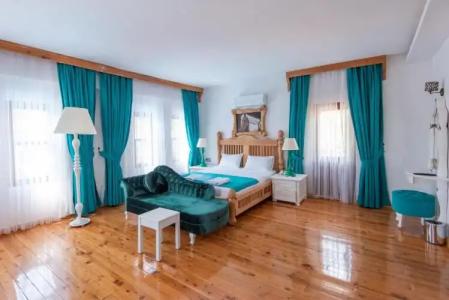 Elixir Boutique - 90