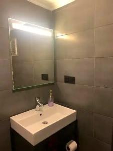 Tom Square Boutique - 76