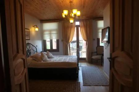 Tom Square Boutique - 130