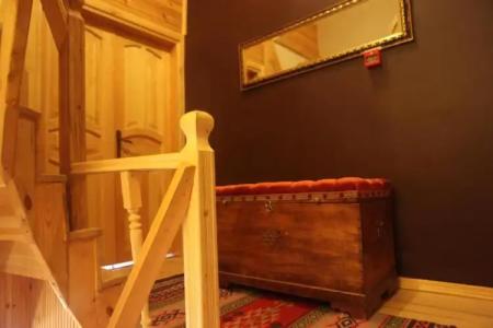 Tom Square Boutique - 7