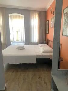 Tom Square Boutique - 167