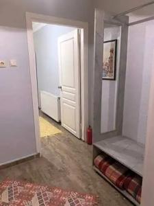 Tom Square Boutique - 70