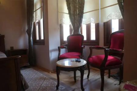 Tom Square Boutique - 31