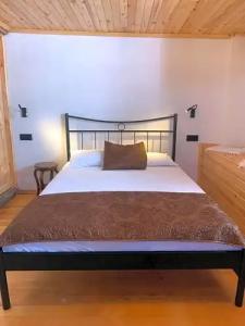 Tom Square Boutique - 103