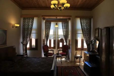 Tom Square Boutique - 152